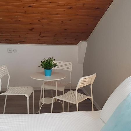 Airport Guest House Or Yehuda Buitenkant foto