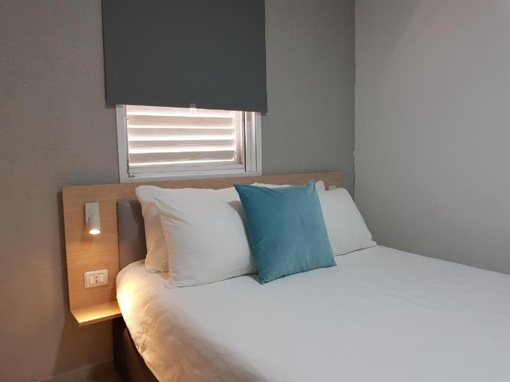 Airport Guest House Or Yehuda Buitenkant foto