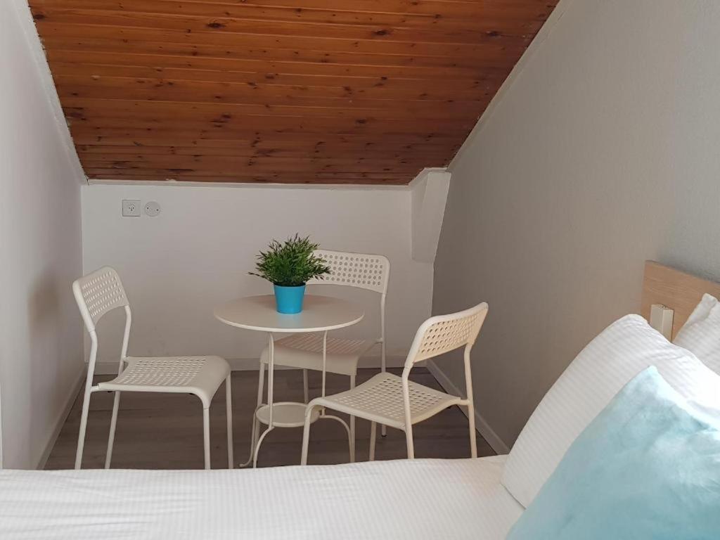 Airport Guest House Or Yehuda Buitenkant foto